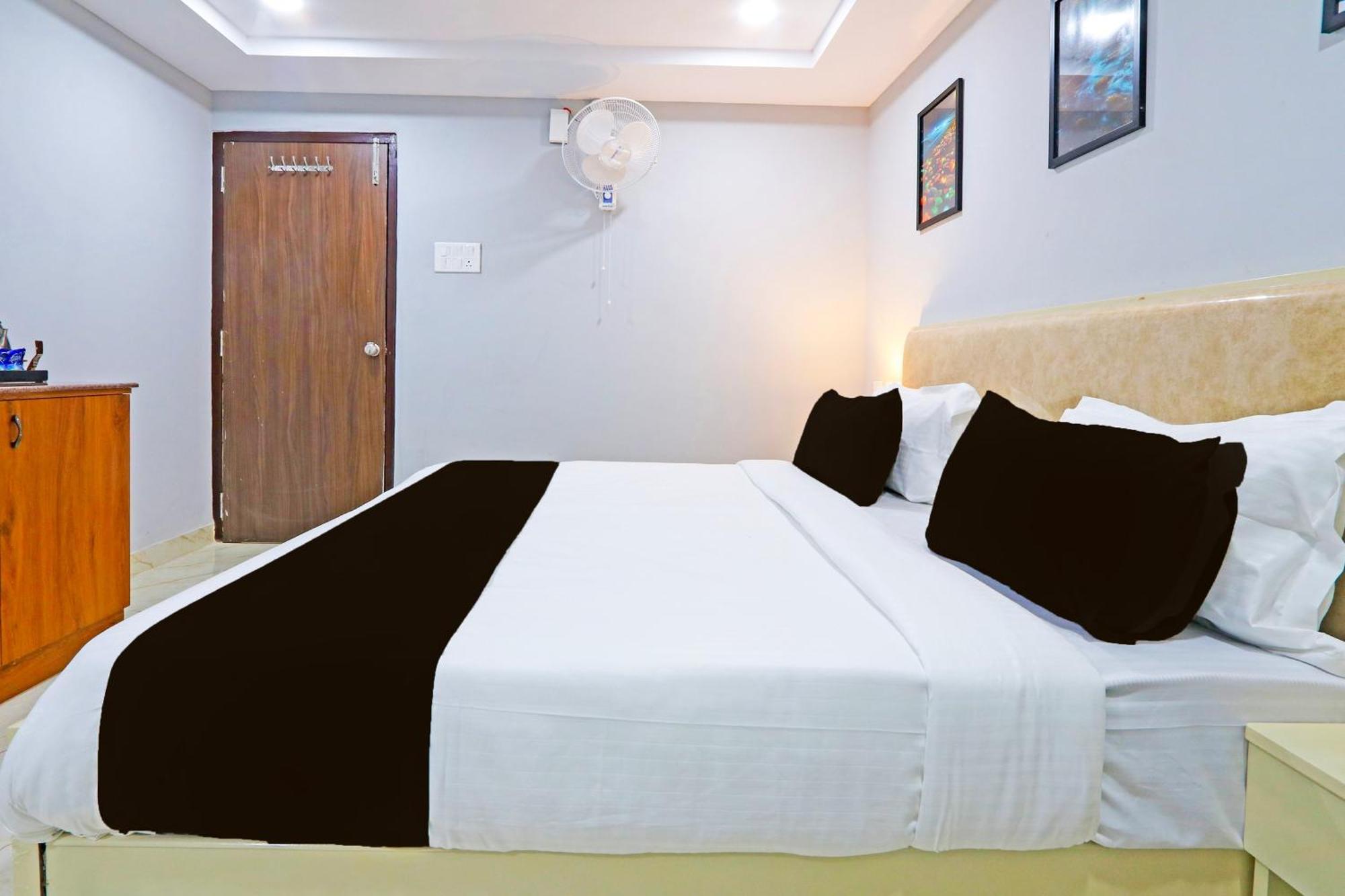 Super Townhouse Qualia Elite S R Nagar Hotel Hyderabad Exterior foto